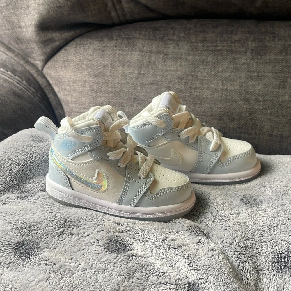 Jordan 1 Mid - Picture 2 of 6